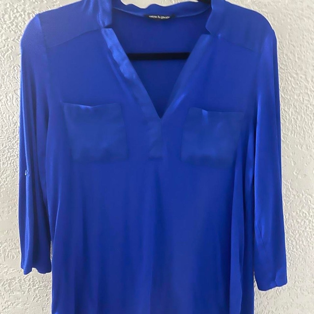Cable & Gauge Blue V-neck blouse with pockets, 3/4 sleeve Medium